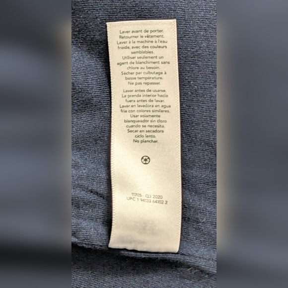 OSHKOSH B'GOSH, Navy Puffer Vest, Gold Zipper, With Pockets, Size 3T. - Picture 8 of 8